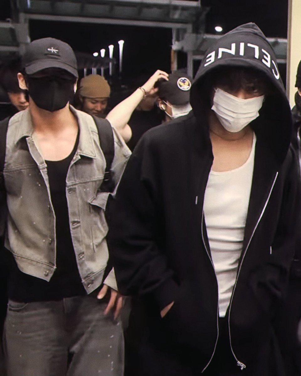 kookvtwins's tweet photo. ck boy &amp; celine boy 🩶 https://t.co/ZGgksekM0C
