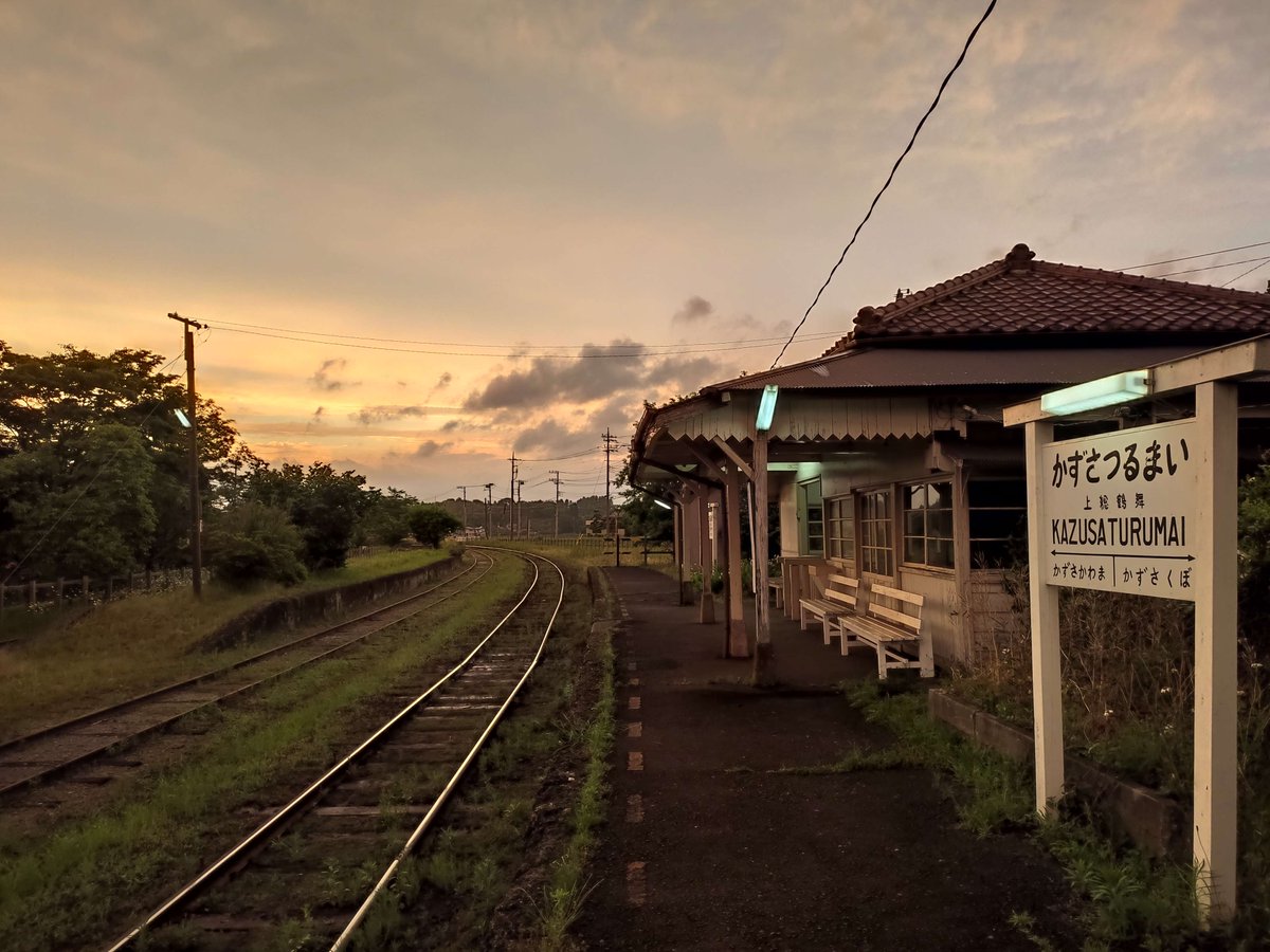 velvh555863's tweet photo. Caught the 6am train to coastal town, salt in the air already feeling like a fresh start https://t.co/s8fXLkd0nN