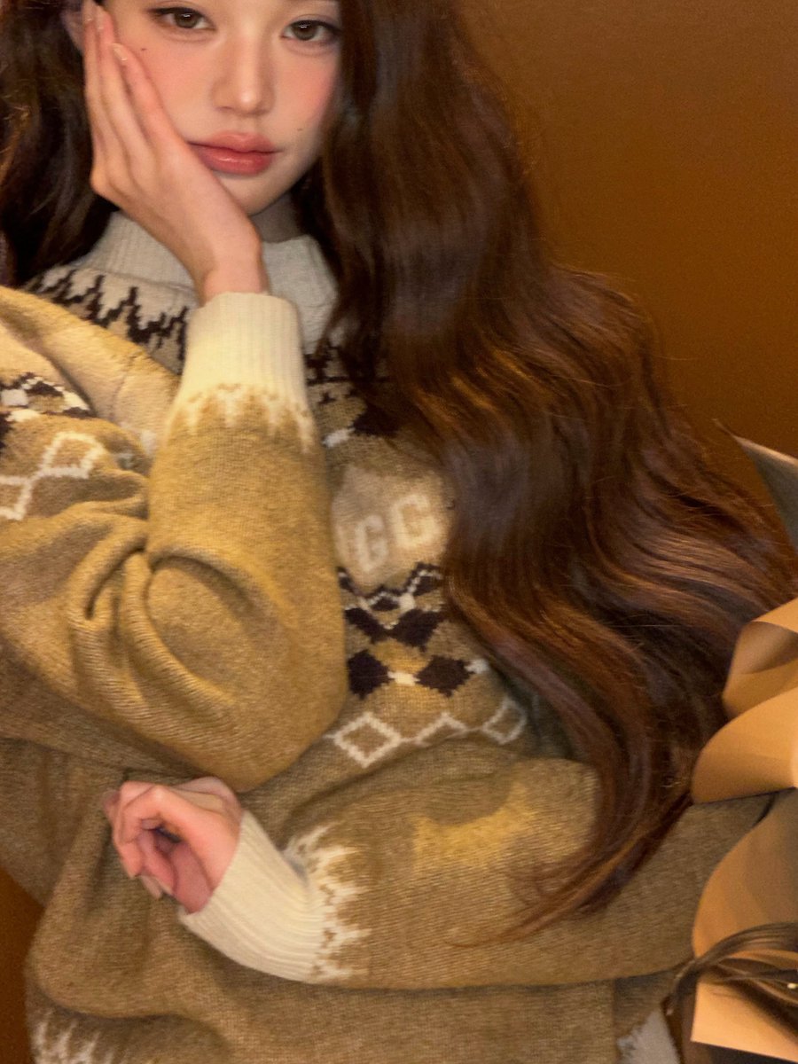 wonyoungdollz's tweet photo. Wonyoung is the prettiest girl 🤎 https://t.co/hOsUzOMPAX