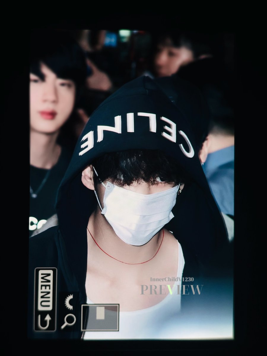 InnerChildVtete's tweet photo. 260917 🥹🖤

#태형 #TAEHYUNG #V #THV
#방탄소년단뷔 #BTS #BTSV https://t.co/NLoIGgooKK