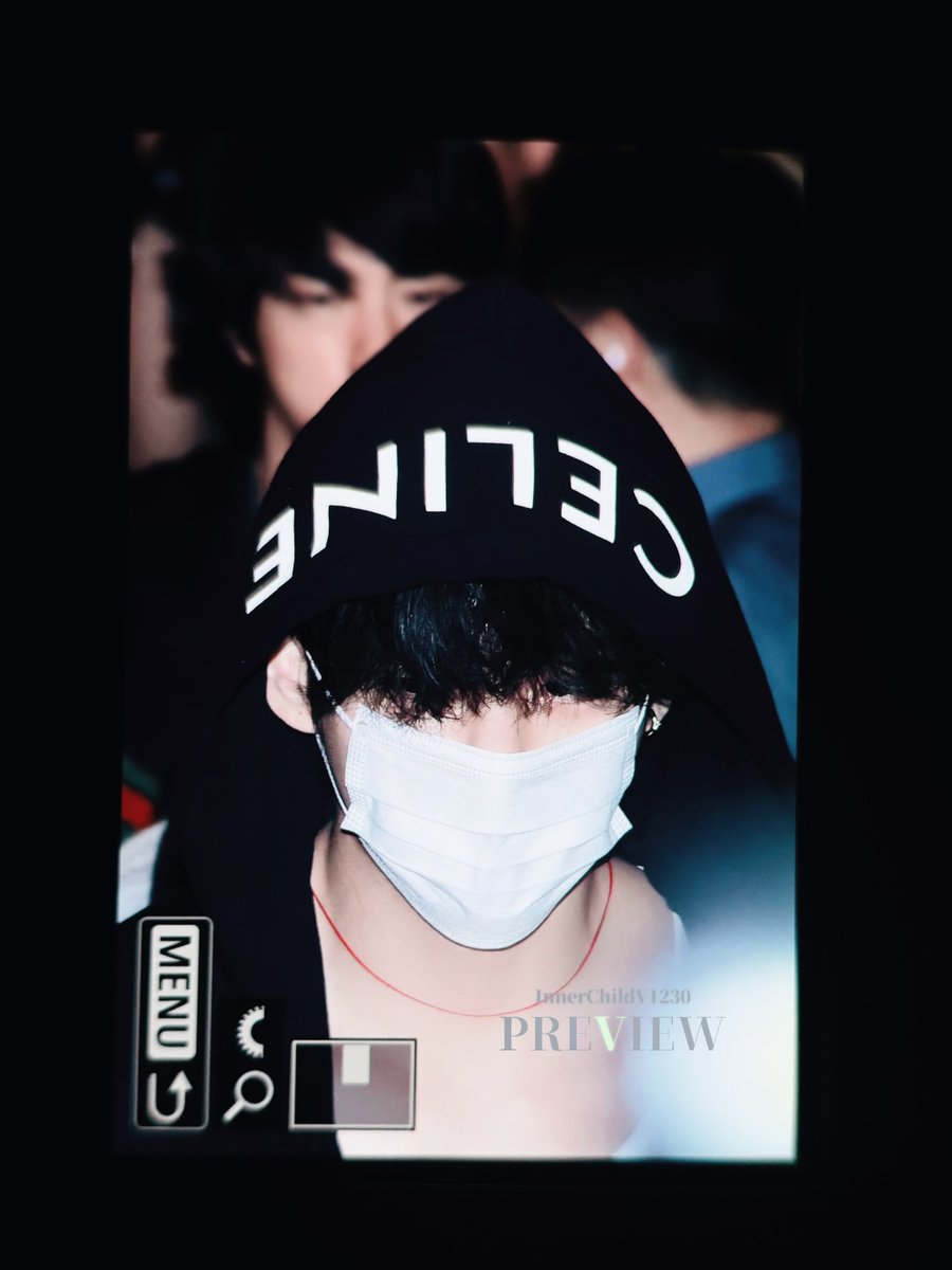 InnerChildVtete's tweet photo. 260917 🥹🖤

#태형 #TAEHYUNG #V #THV
#방탄소년단뷔 #BTS #BTSV https://t.co/NLoIGgooKK