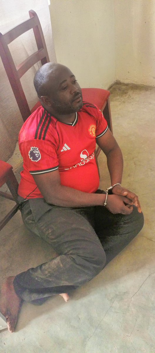 912CroozeFM's tweet photo. UPDATE: A Manchester United fan has been arrested in Mbarara District for allegedly transporting suspected stolen meat believed to be from three cows.
Police have identified the suspect as 41-year-old Milton Rutagiira, who was arrested last night during an intelligence-led police operation.
According to police, Rutagiira told officers that he was transporting the meat to Bwera in Kasese District.
#CroozeFMNews