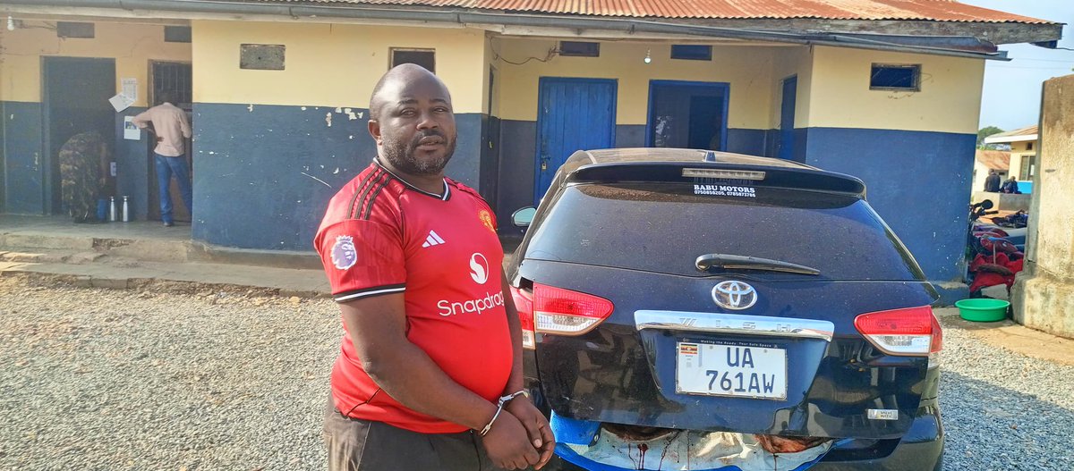 912CroozeFM's tweet photo. UPDATE: A Manchester United fan has been arrested in Mbarara District for allegedly transporting suspected stolen meat believed to be from three cows.
Police have identified the suspect as 41-year-old Milton Rutagiira, who was arrested last night during an intelligence-led police operation.
According to police, Rutagiira told officers that he was transporting the meat to Bwera in Kasese District.
#CroozeFMNews