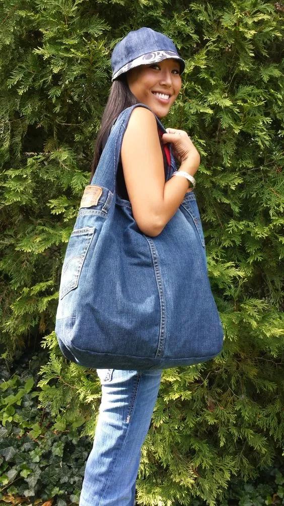 auree805232's tweet photo. Just upcycled old denim jeans into a trendy crossbody bag! Cut, sewed, and added a cute fabric patch—zero waste, full style. #DIYUpcycle #Crafts， https://t.co/nMoK66Ht91