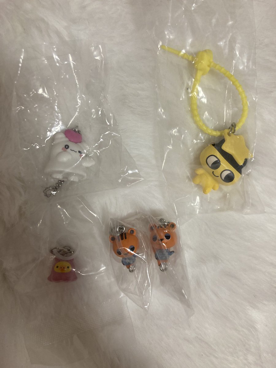 fuki_831's tweet photo. 【交換・譲渡】めじるしアクセサリー ディズニー しまじろう アンパンマン おじゃる丸 たまごっち ジュエルペット

【譲】 画像1〜3枚目
【求】画像4枚目〜11枚目👑＞🩷 ＞その他めじるし、買取

郵送希望です。
纏めての方優先させて頂きます。
買取の場合、2.3枚目から抱き合わせして下さる方優先 https://t.co/GykGg5h7LU