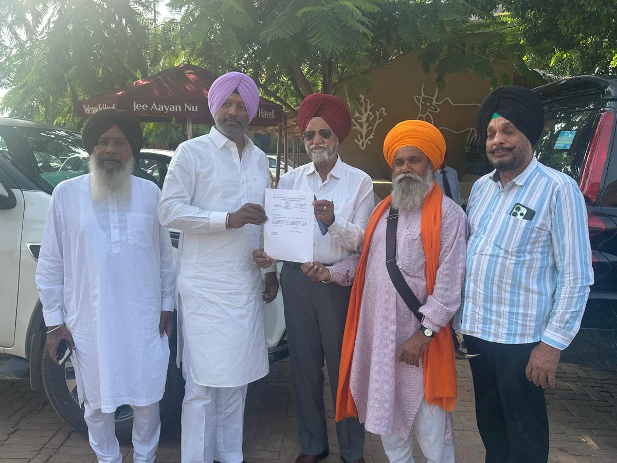 DrLSRandhawa's tweet photo. ਇਸ ਜ਼ਿੰਮੇਵਾਰੀ ਲਈ ਮਾਣਯੋਗ ਲੋਕ ਸਭਾ ‘ਚ ਵਿਰੋਧੀ ਧਿਰ ਦੇ ਨੇਤਾ ਸ੍ਰੀ ਰਾਹੁਲ ਗਾਂਧੀ ਜੀ, ਕਾਂਗਰਸ ਪਾਰਟੀ ਦੇ ਕੌਮੀ ਪ੍ਰਧਾਨ ਸ੍ਰੀ ਮੱਲਿਕਾਰਜੁਨ ਖੜਗੇ ਜੀ, ਕਾਂਗਰਸ ਦੇ ਜਨਰਲ ਸਕੱਤਰ ਸ੍ਰੀ ਕੇ. ਸੀ. ਵੇਣੂਗੋਪਾਲ ਜੀ, ਆਲ ਇੰਡੀਆ ਕਿਸਾਨ ਕਾਂਗਰਸ ਦੇ ਪ੍ਰਧਾਨ ਸਰਦਾਰ ਸੁਖਪਾਲ ਸਿੰਘ ਖਹਿਰਾ ਜੀ ਦਾ ਵੀ ਵਿਸ਼ੇਸ਼ ਤੌਰ ‘ਤੇ ਧੰਨਵਾਦੀ ਹਾਂ। https://t.co/D413OGELoU