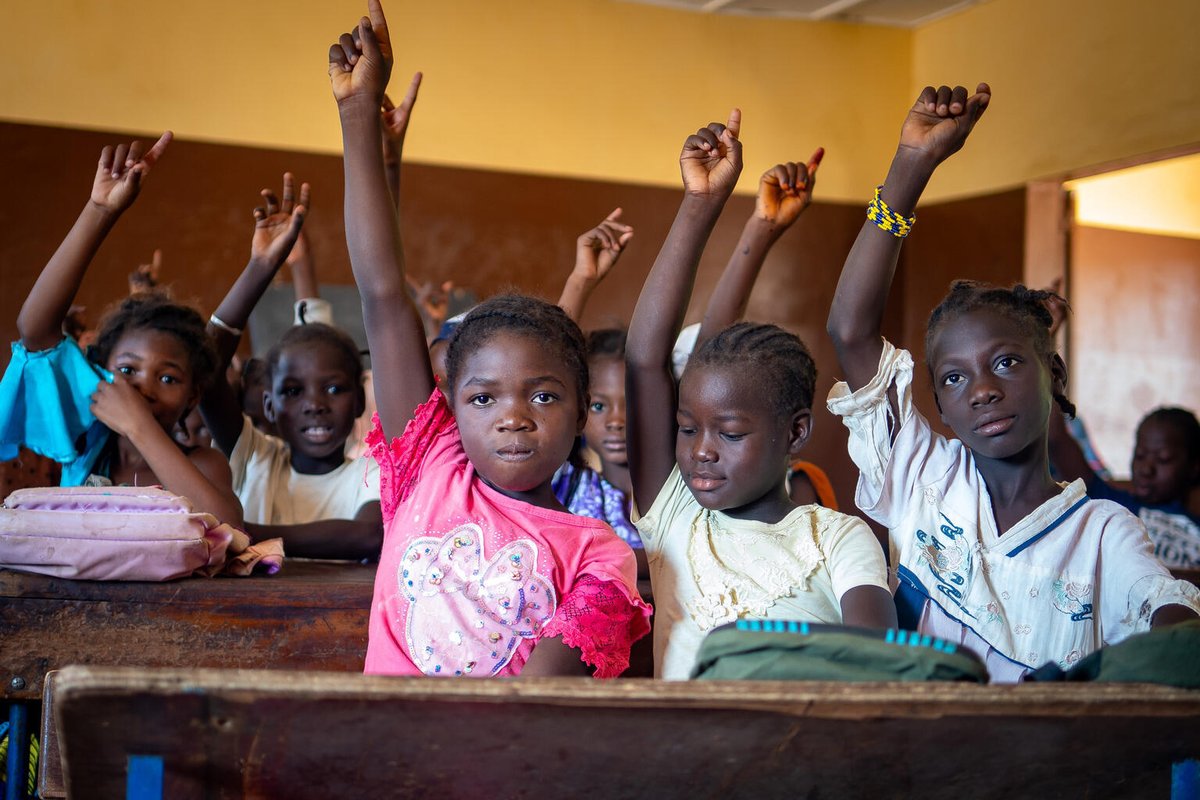 unicefmali's tweet photo. In Koulikoro, children are now learning in more inclusive and participatory schools thanks to the Quality-Focused Minimum Package. By engaging teachers, parents, communities, and School Management Committees (SMC), this approach places every child’s success at the heart of the action.. Through the partnership between the Government of Mali, @jica_direct_en and @UNICEF, quality education is becoming a reality for more students.

#ForEveryChild, quality education!