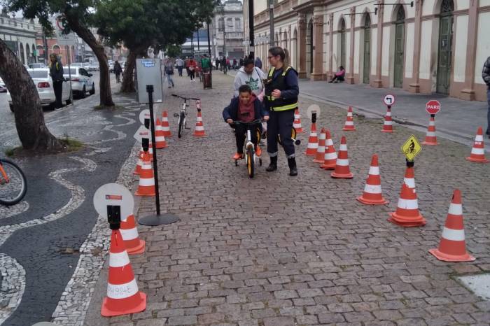 prefpelotas's tweet photo. STT promove atividades em sete escolas na Semana Nacional de Trânsito
#Pelotas #Atividades #SemanaNacionaldeTrânsito
https://t.co/mArIdLJ9PH https://t.co/i7W1FGFB0s