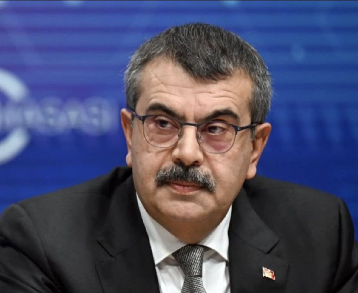 muhendisyenn's tweet photo. Milli Eğitim Bakanı Yusuf Tekin:

“Türkiye’de kademelere göre farklılık göstermekle birlikte ortalama sınıf mevcudu 21 kişi.”

Ne düşünüyorsunuz? Sizin çocuğunuzun sınıfı kaç kişilik? https://t.co/Gofhcf0OAf