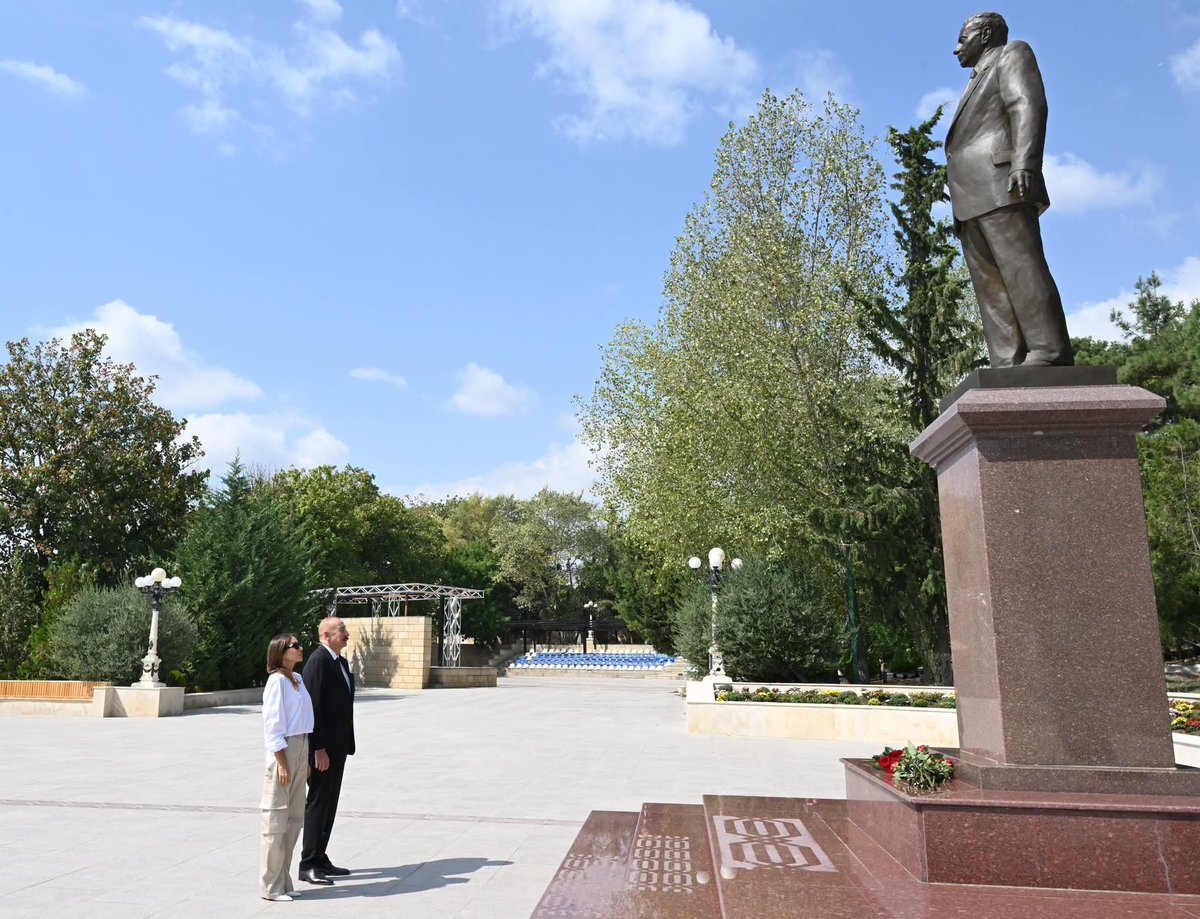 YAP_1992's tweet photo. Prezident İlham Əliyev və birinci xanım Mehriban Əliyeva Şamaxı rayonuna səfər ediblər.

https://t.co/nun5MfeuN5 https://t.co/P8mrJsNkSs