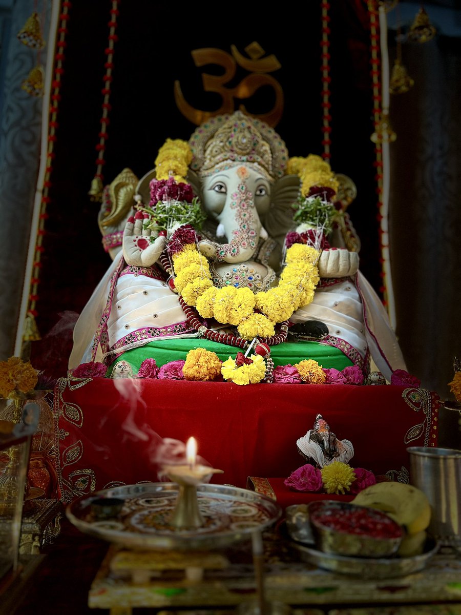 gaurav_61's tweet photo. “Ganpati Bappa Morya”
DAY 4
#GanpatiBappaMorya #Celebrations #GaneshChatruthi #Blessed #Ghar https://t.co/sQgzoKVgbb