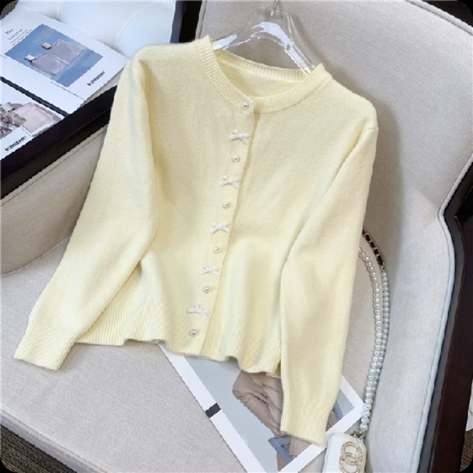 ccmdyt's tweet photo. jujurly bingung bgt mau ambil warna pink, cream, apa sage green-nya 😭☝️

​cardigan knit pita gini emang ga pernah gagal buat ootd manis harian. menurut kalian mending checkout warna apa nih? https://t.co/tsT3teUwQ0