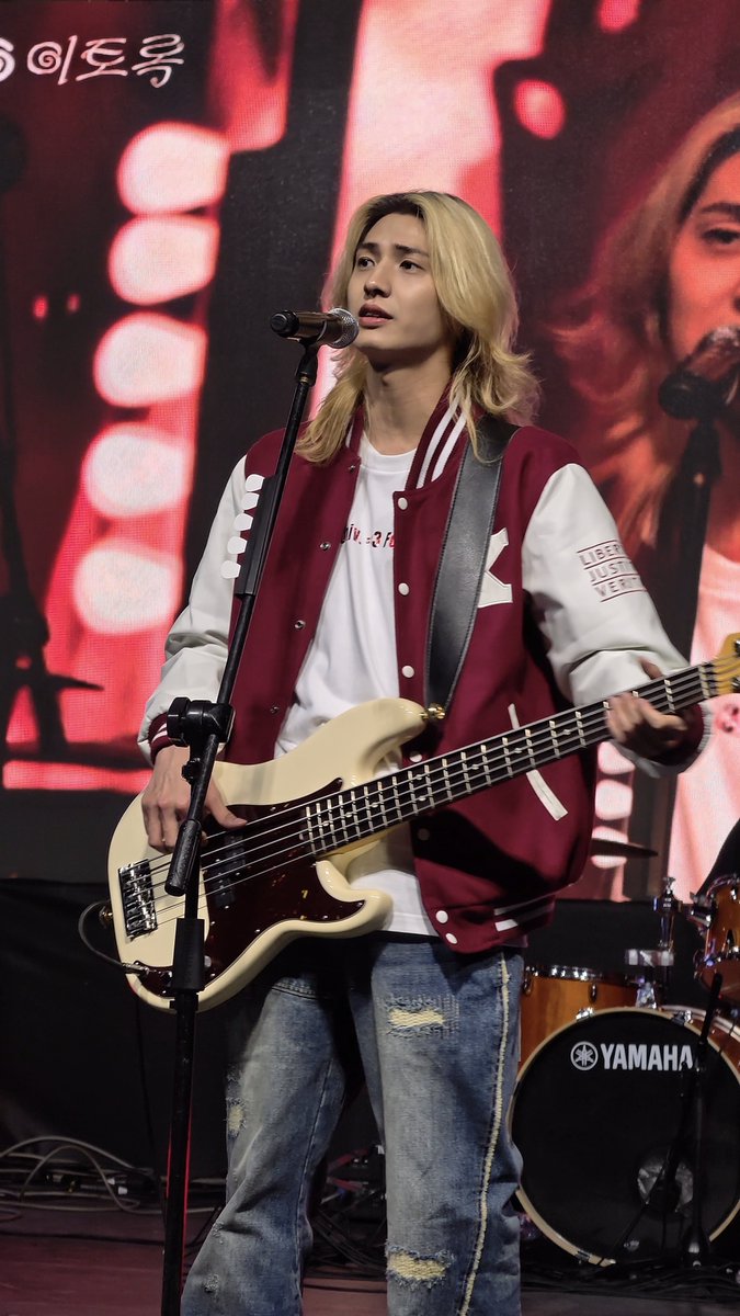 bassriffss's tweet photo. 아니존잘시발 https://t.co/GMLDtAD5In