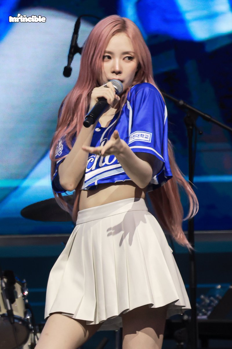 Inrincible's tweet photo. 260917 Gachon University Festival

#NARIN #나린
#MEOVV #미야오 https://t.co/E9hUni3bs5