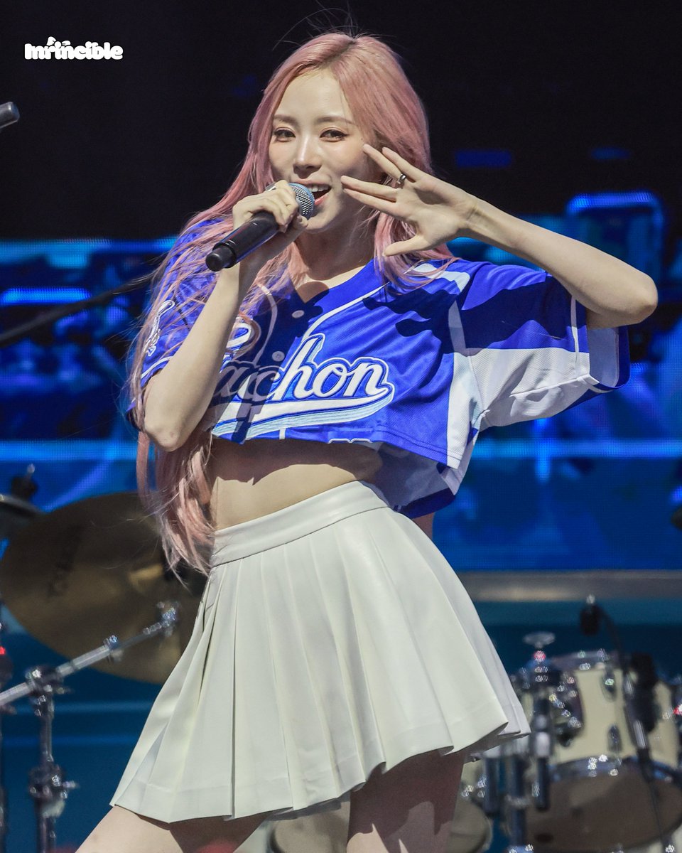 Inrincible's tweet photo. 260917 Gachon University Festival

#NARIN #나린
#MEOVV #미야오 https://t.co/E9hUni3bs5