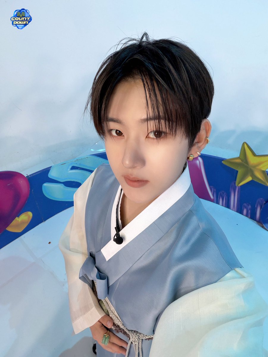 MnetMcountdown's tweet photo. 💚엠카家 소박이 삼형제💚
애교쟁이 장남 계훈🦊🙊

#MCOUNTDOWN #엠카운트다운 
#계훈 #KickFlip https://t.co/0M4qpyMxpl