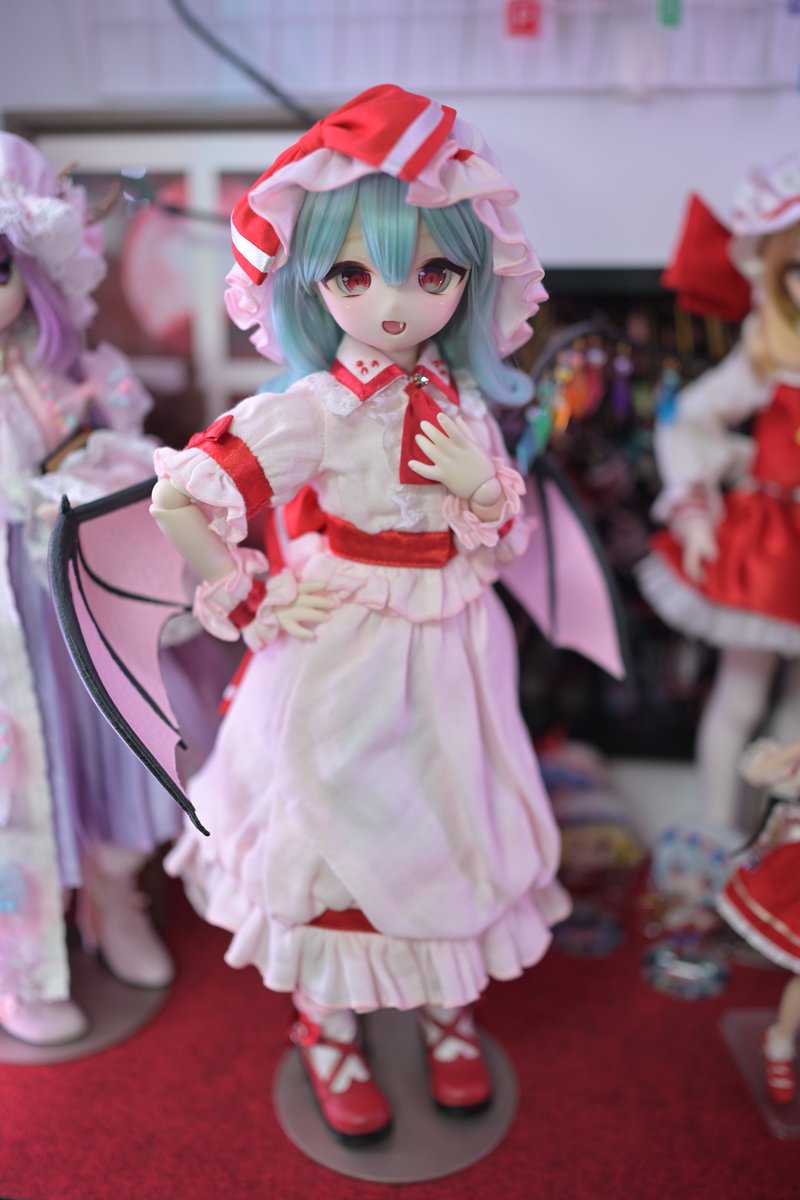 maruremiremi's tweet photo. 先日の誕生日にメッセージをくれた皆さまありがとうございました！

#東方ドール 
お嬢さまの新しいウィング
分かりにくいけど原作っぽくウェーブがかってるの良き
でも少し長いか？ https://t.co/3iE3ZwqKN6
