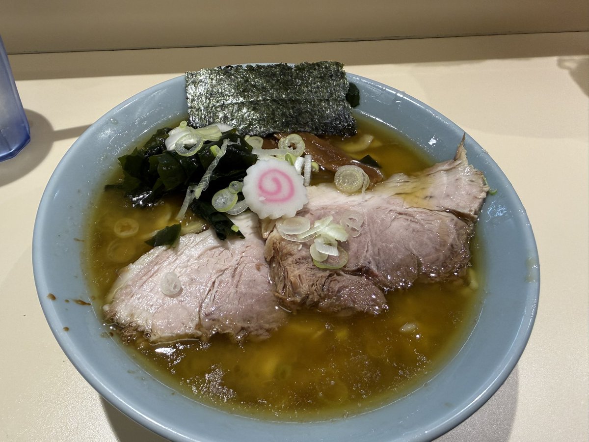 imachiyo's tweet photo. 2026 9/17
二丁目ラーメン
上品、親鶏仕様！！ラーメン（少なめ）＆炙り肉めし1500円

会社を早上がりして4度目の正直赤城へ・・・玉砕😱
そのまま二丁目へGO！
Xで上がっていた炙り肉めしが食べたかったのでラーメン少なめ😅
やっぱり鶏スープ美味い👍 https://t.co/llC0hI1W96