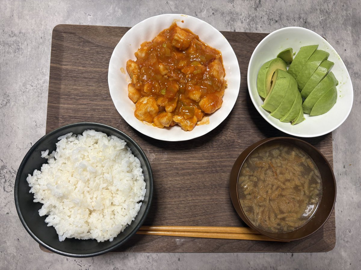 p2nea's tweet photo. 鶏チリとアボカド一緒に食うの美味すぎワロタ https://t.co/tmGRzqQ8IZ