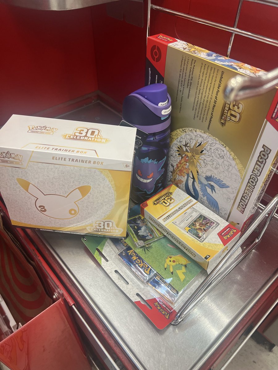 chi_calipinoy's tweet photo. @PokeCardsDaily This is what a restock/launch day looks like when you work nightshift and go straight to Target after your shift https://t.co/gwouTSPotT