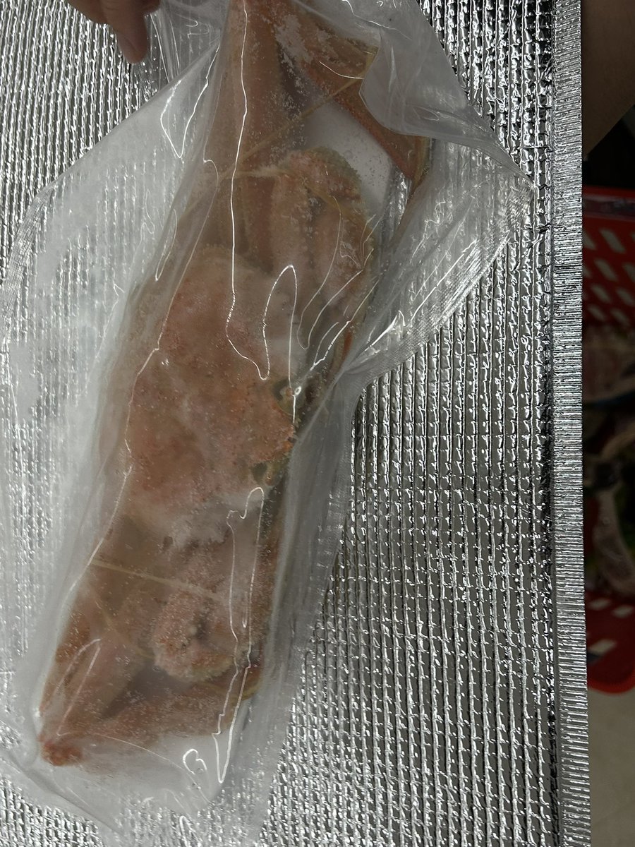 Tomo_sub___'s tweet photo. ちょっと200円でカニ取っちゃっていいんですか！ https://t.co/uThcAT3b4J