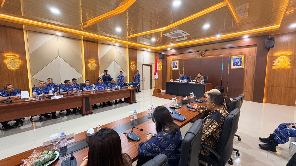 officialptdi's tweet photo. Bandung (17/09) – PTDI dan Komando Pemeliharaan Materiel Angkatan Udara (Koharmatau) memperkuat kolaborasi dalam mendukung keberlanjutan pemeliharaan pesawat terbang dan helikopter milik TNI Angkatan Udara (TNI AU).
Baca Selengkpanya [ https://t.co/J9MxhbPKWR ] https://t.co/mr8V26hOW1