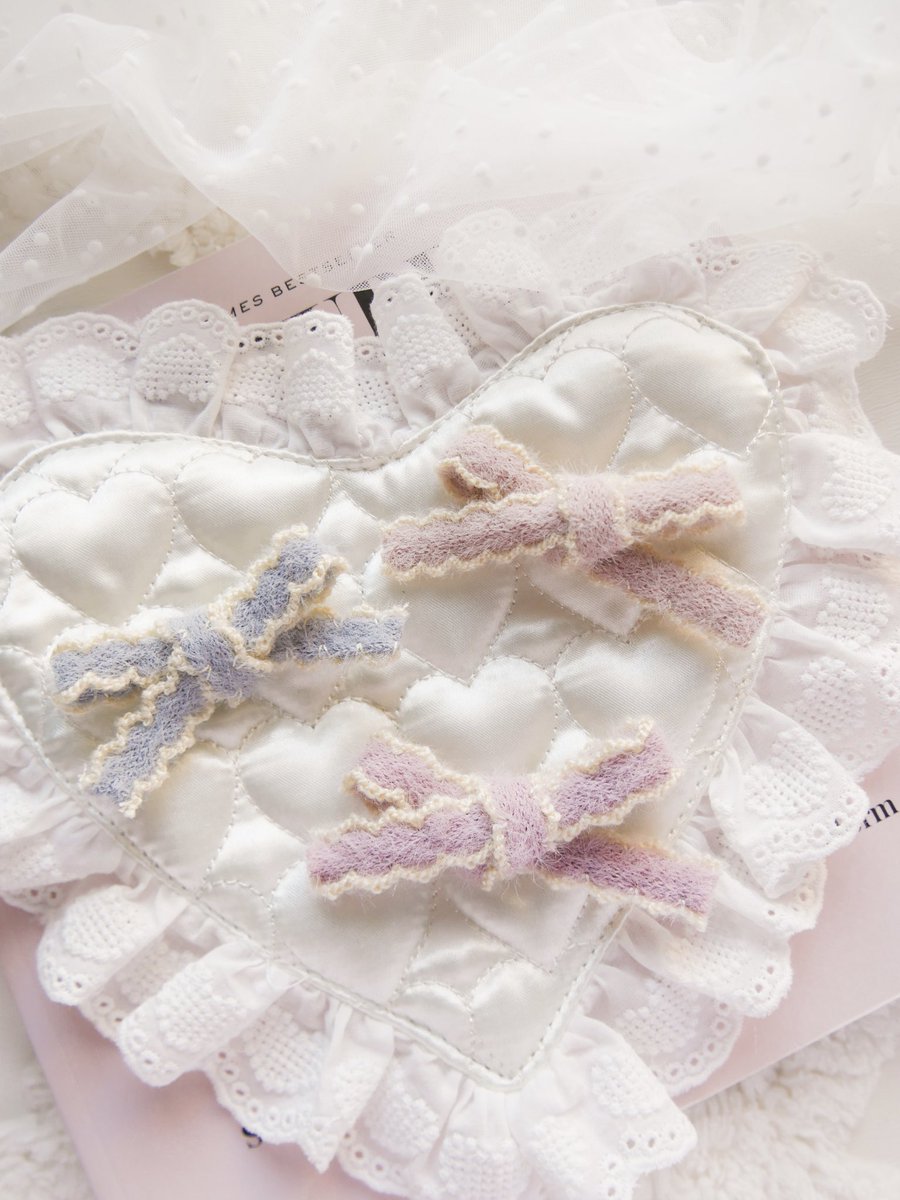 COCONEL10's tweet photo. ふわっとした素材感と縁取りがかわいいリボンに♫
結ぶだけでも存在感があって、ガーリーなハンドメイドにおすすめです。

リボンテープは3色ともCOCONELで販売中です♡

あなたらしい作品作りに🫧

https://t.co/MKfxSY84NY

#ハンドメイド資材 #リボンテープ #ハンドメイドパーツ https://t.co/AOkeNqVXWf