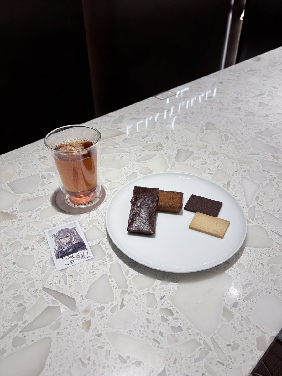 r17tx4_'s tweet photo. 気になってたブノワニアン🖤⟡.·
フィナンシェめちゃ美味しいし午前中からあいてるし店内他に居なくて超過ごしやすいカフェで神〜✨️ https://t.co/YlitlzW6d3