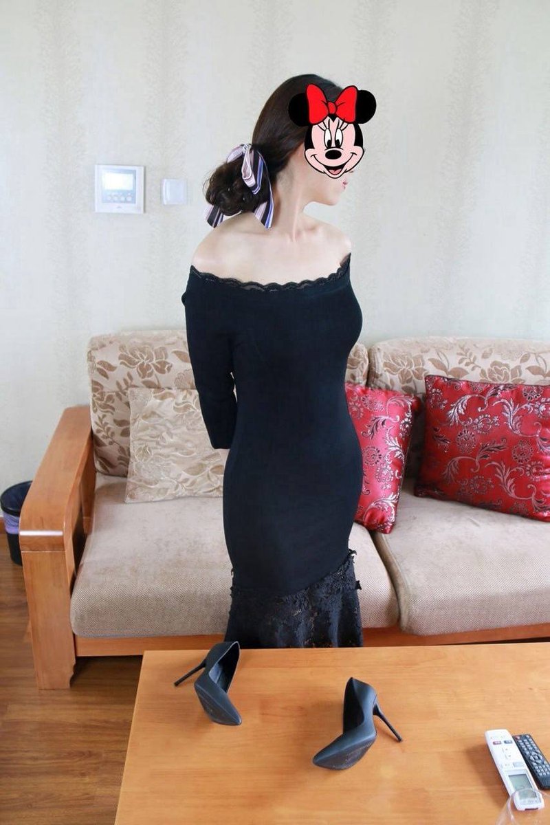 Shreya__zz's tweet photo. 推特第一帖，以最爱的肉色丝袜开始。因为太太而迷恋丝袜，因为丝袜更爱太太。 https://t.co/cqtXnR041a