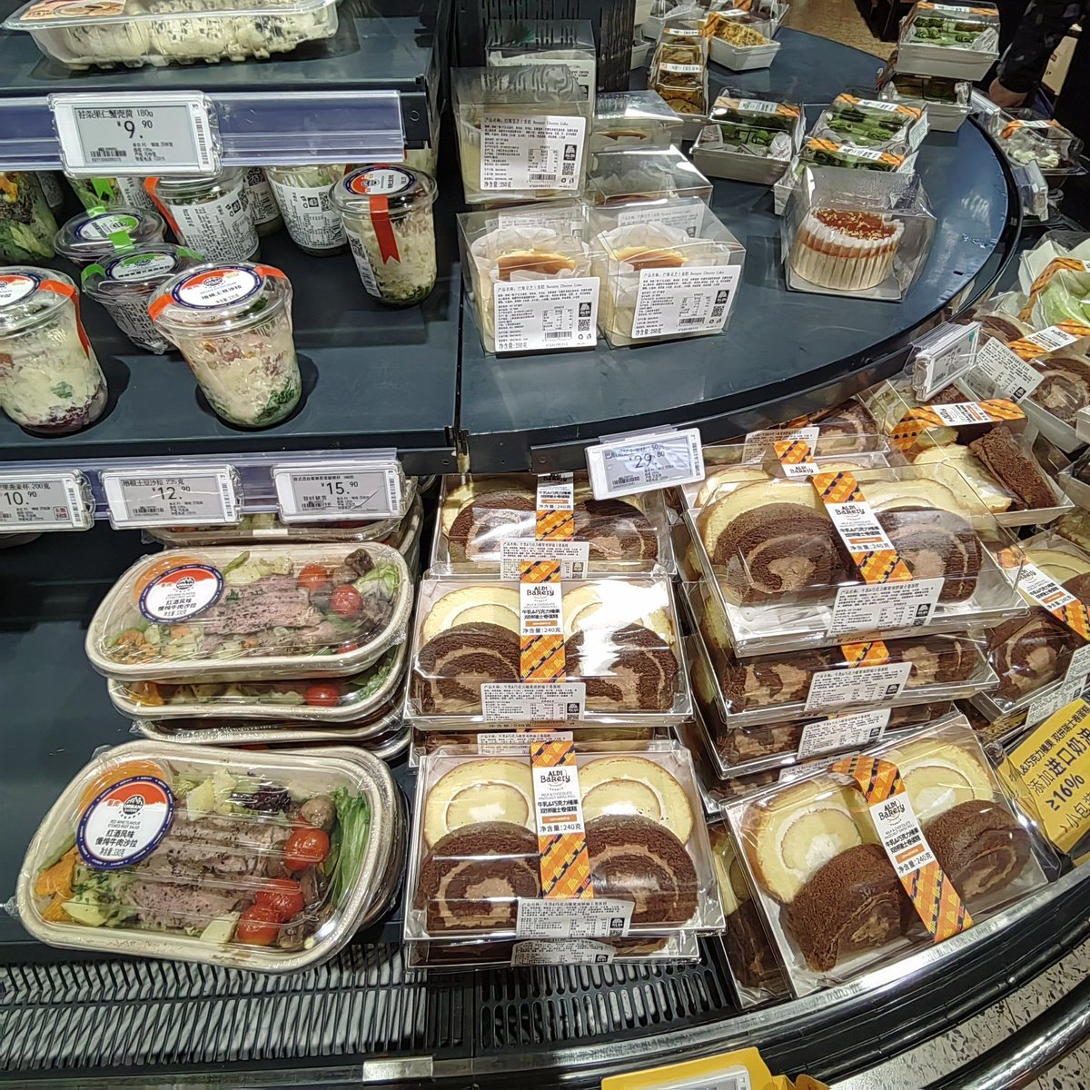 adelp358812's tweet photo. Freshly stocked breakfast snacks u0026 cold drinks at our corner store! Quick grab-and-go picks for your busy weekday morning https://t.co/BdvEKWiyst