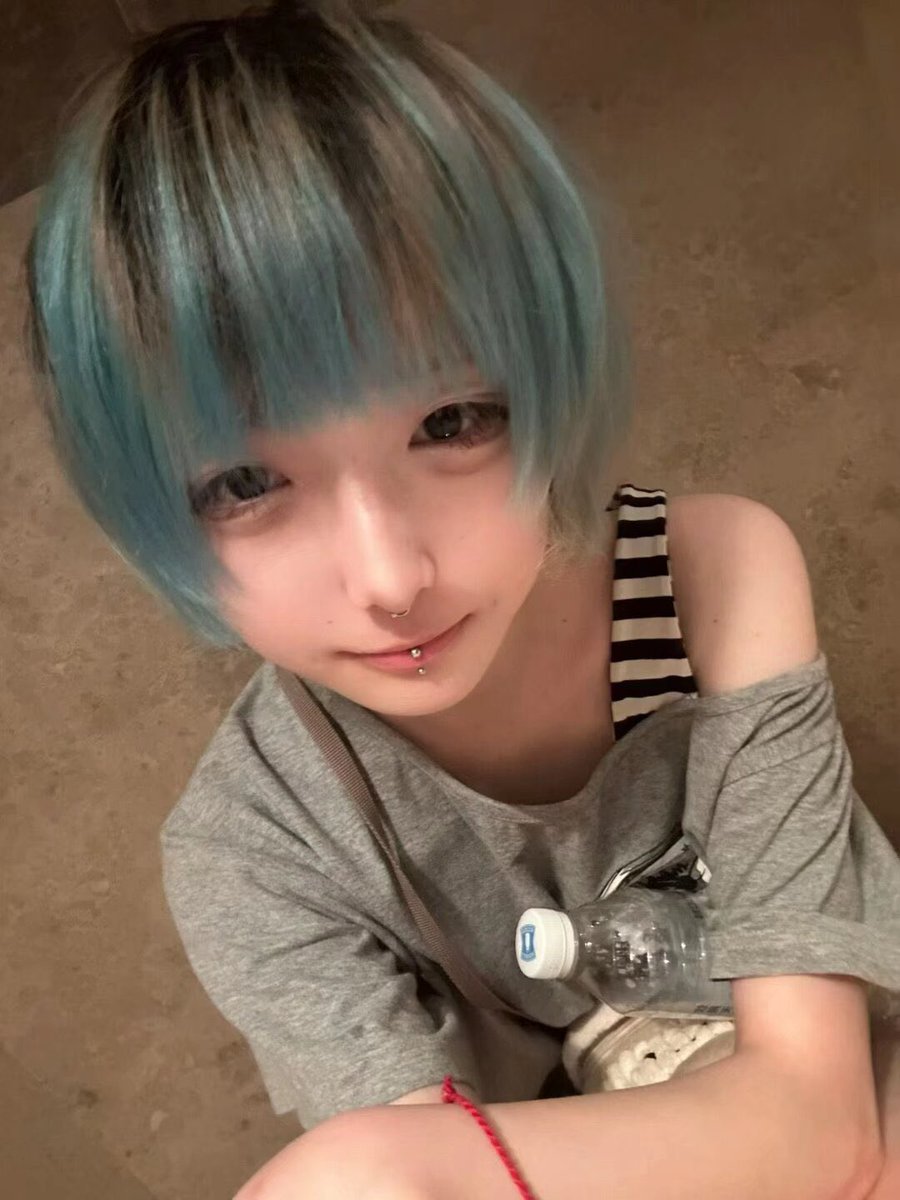 VIPvomit's tweet photo. こ〜んな女の子にも容赦なく喉奥グリグリしちゃうんだからね〜は〜い口あけて〜
「ヴぉぉええっ!!🤮」 https://t.co/7IMASoZoE3