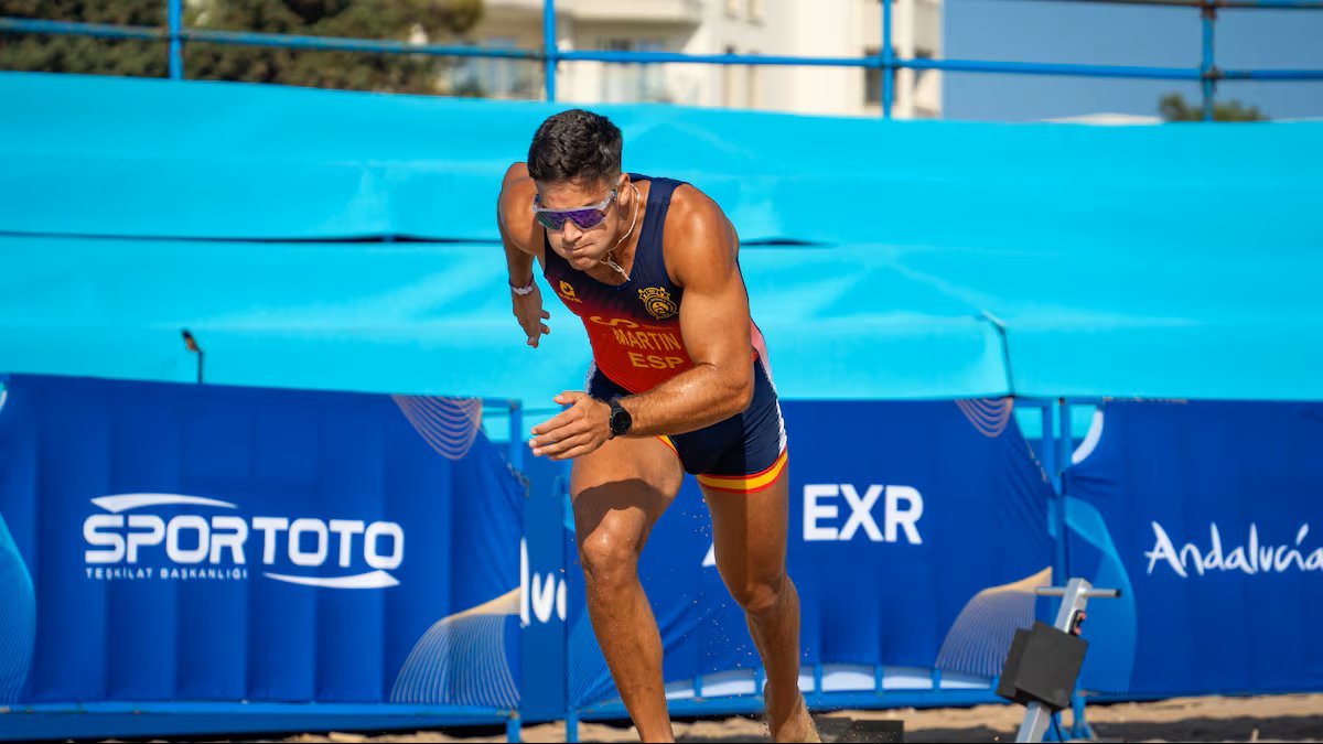 yosoynoticia_'s tweet photo. HÉROES CAIXABANK / 🚣‍♂️

Ander Martín se corona en La Línea como nuevo campeón de Europa de beach sprint y apunta a Los Ángeles 2028:

👉https://t.co/HUIFOliQcB

@ProyectoFER @FREMOCV @caixabank https://t.co/iWPZaBDWqV
