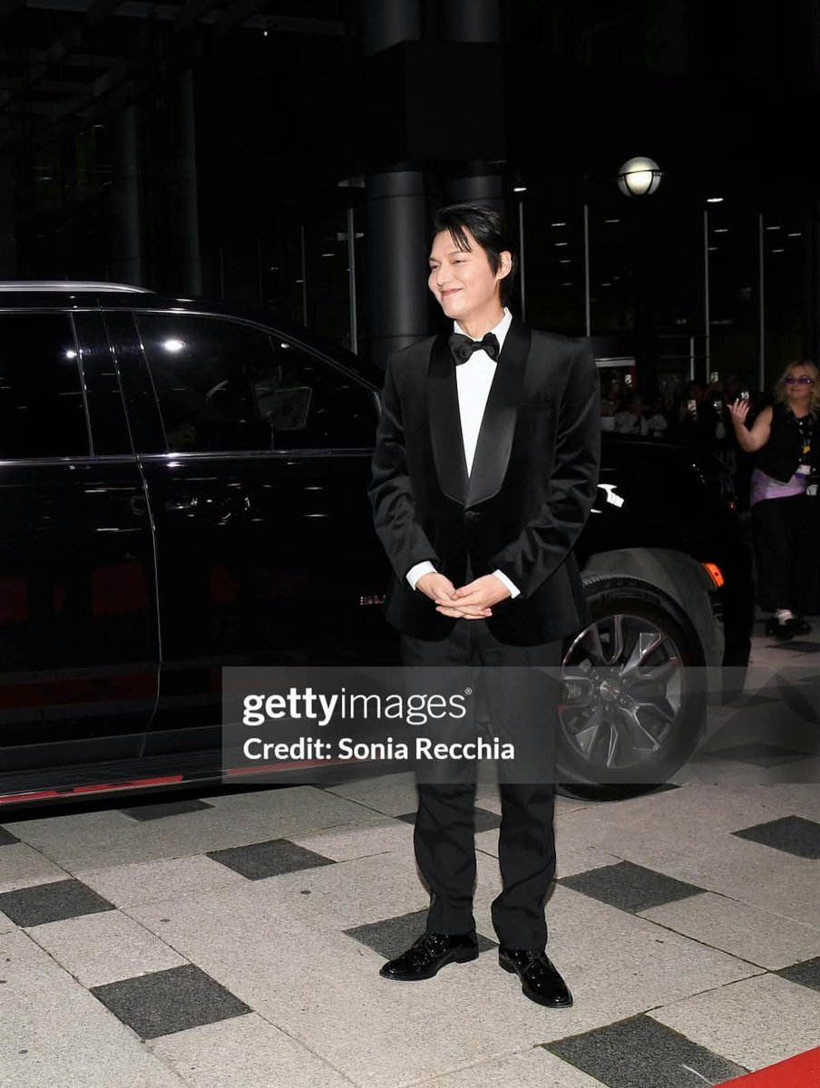 MinozDArgentina's tweet photo. @ActorLeeMinHo
En festival de cine de Toronto.
Red Carpet
#leeminho
#이민호 #암살자들 #Assassins 
#minozdeargentina
cr. en imagen https://t.co/nWONj6iBQC