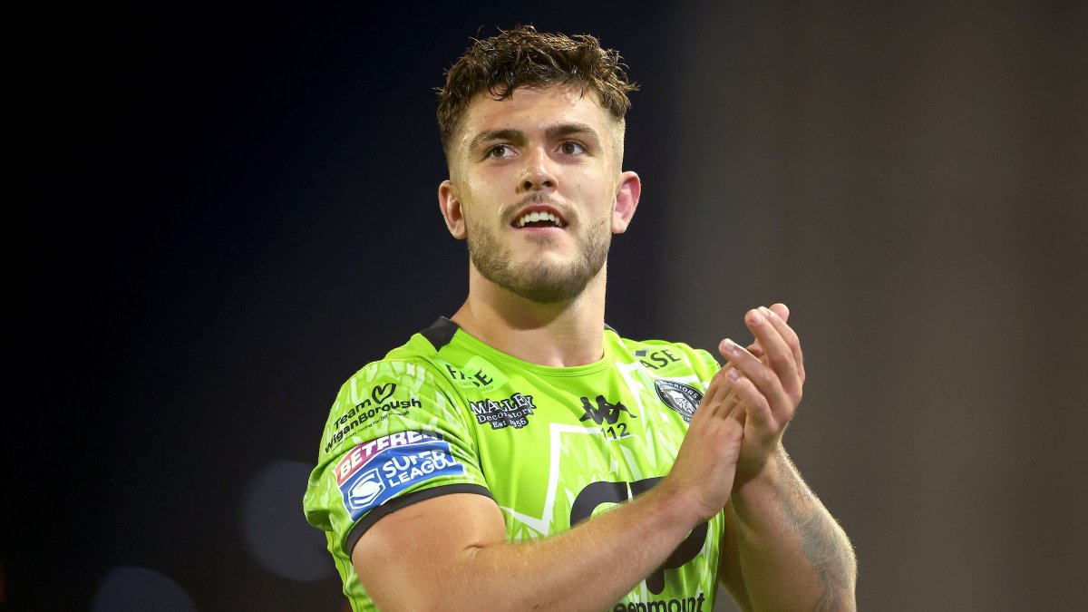 TheRFL's tweet photo. Brad O’Neill has been voted the 2026 Player of the Year by the Rugby League Writers and Broadcasters Association (RLWBA) 👏

Meanwhile, Ken Davy OBE has won the RLWBA’s Merit Award for services to the sport and its presentation in the media 🏆 https://t.co/JxKqztJhJT