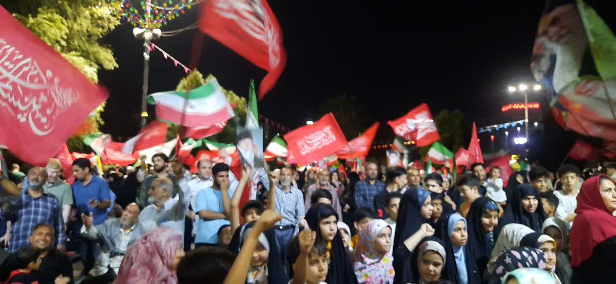 samarafi110's tweet photo. ۲۰۰شب ایستادگی ایران، روایتگر ملتی است که به فردا امیدوار است. 
دست در دست هم برای ایرانی آزاد 
#باید_برخاست https://t.co/kY6y0so9lC