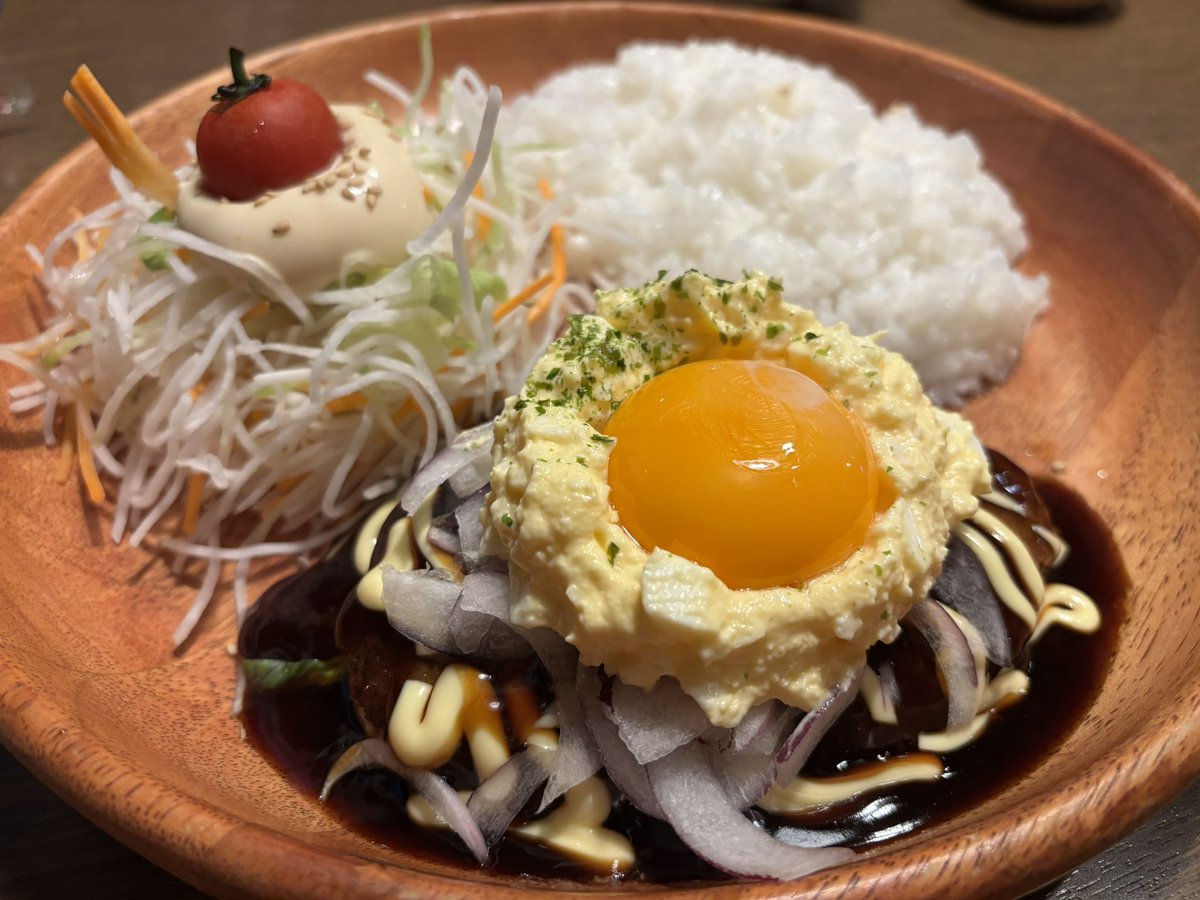 Link0713's tweet photo. 日本の秋に、月見ハンバーグ🌕

てりたまマヨ　バーグディッシュ😋

男子スタッフさんとガッツリ食す💚

びくドン
https://t.co/SvJbO4FI2K https://t.co/UH9CaJ0x3M