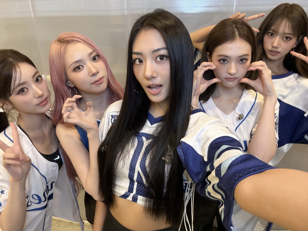MEOVV_talk's tweet photo. [📸] 260917 #MENOVV

서울대학교 LUMINES: Prologue with UnivAI 💫

#MEOVV #미야오
#THEBLACKLABEL #더블랙레이블 https://t.co/VPuQ5tRqTk