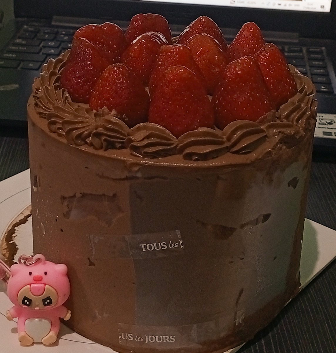 cluxtery's tweet photo. tadinya pengen yg marry queen tapi abis jadinya yg coklat deh https://t.co/svu3z8NQ3X