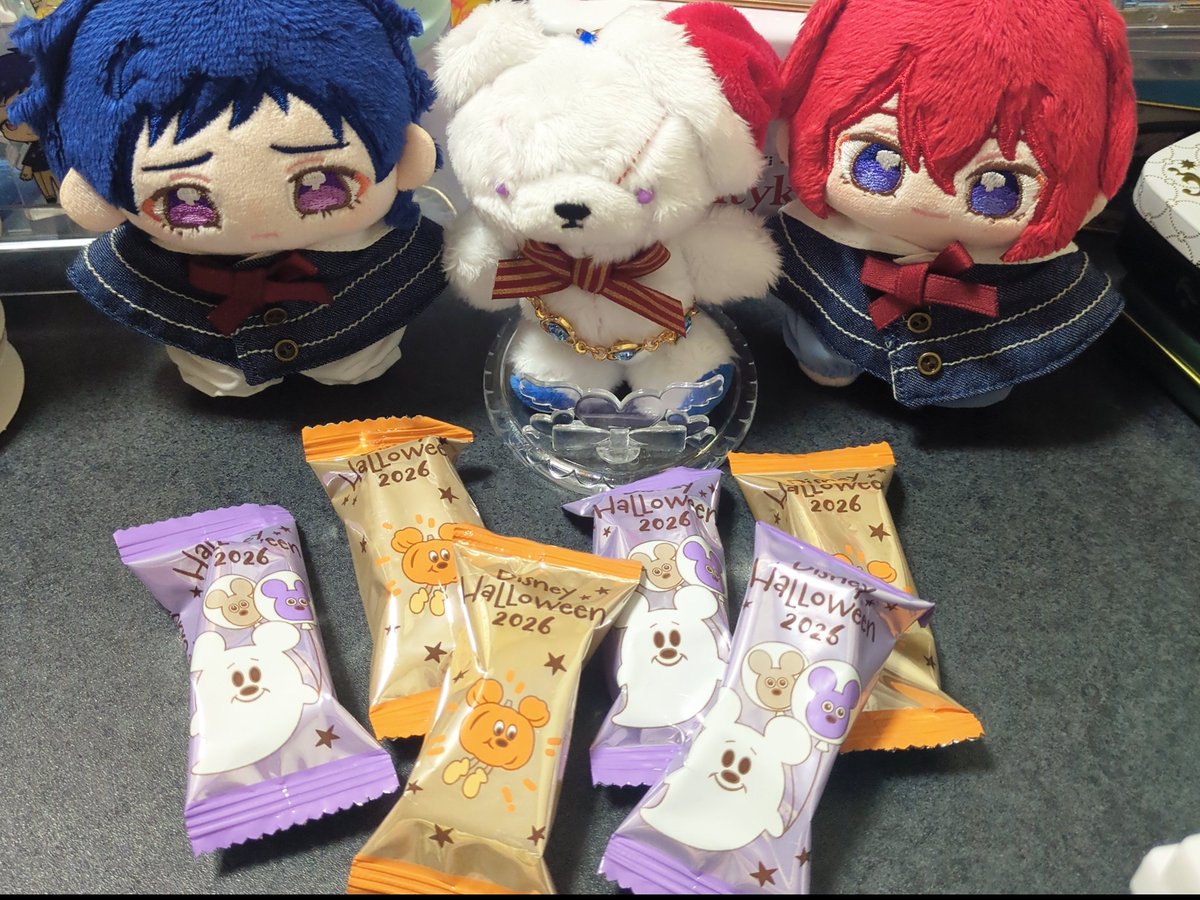 jakimaru___'s tweet photo. 🪽ご注文していたお土産が届きましたよ🎶こちらは、主さんの分のシュシュとネックレスです🌟ネックレス、とってもキラキラですね☺️

⚜️すぬ達の分のお菓子もありますよ✨チョコレートクランチ、お味2種類でとってもサクサクで美味しいです🤭💕 https://t.co/idhmg8JV1l