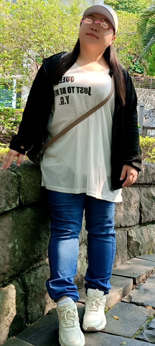 a681029af's tweet photo. 嗯～我這淫蕩色人妻又來了😏
白天T恤牛仔褲看��無害，一進旅館就換上蕾絲內衣，深溝直接拉到底，半脫扭腰撩你，最後爬上床等被幹……  風騷豐滿又騷浪，喜歡人妻的快來看❤️
想約我親身感受嗎？留言或私訊告訴我～
人夫管帳，X止於X嚴禁你認親😉#新北 #人妻 #夫妻 #NTR #約會
#私訊 #禁認親 https://t.co/AWhAYFKfiE