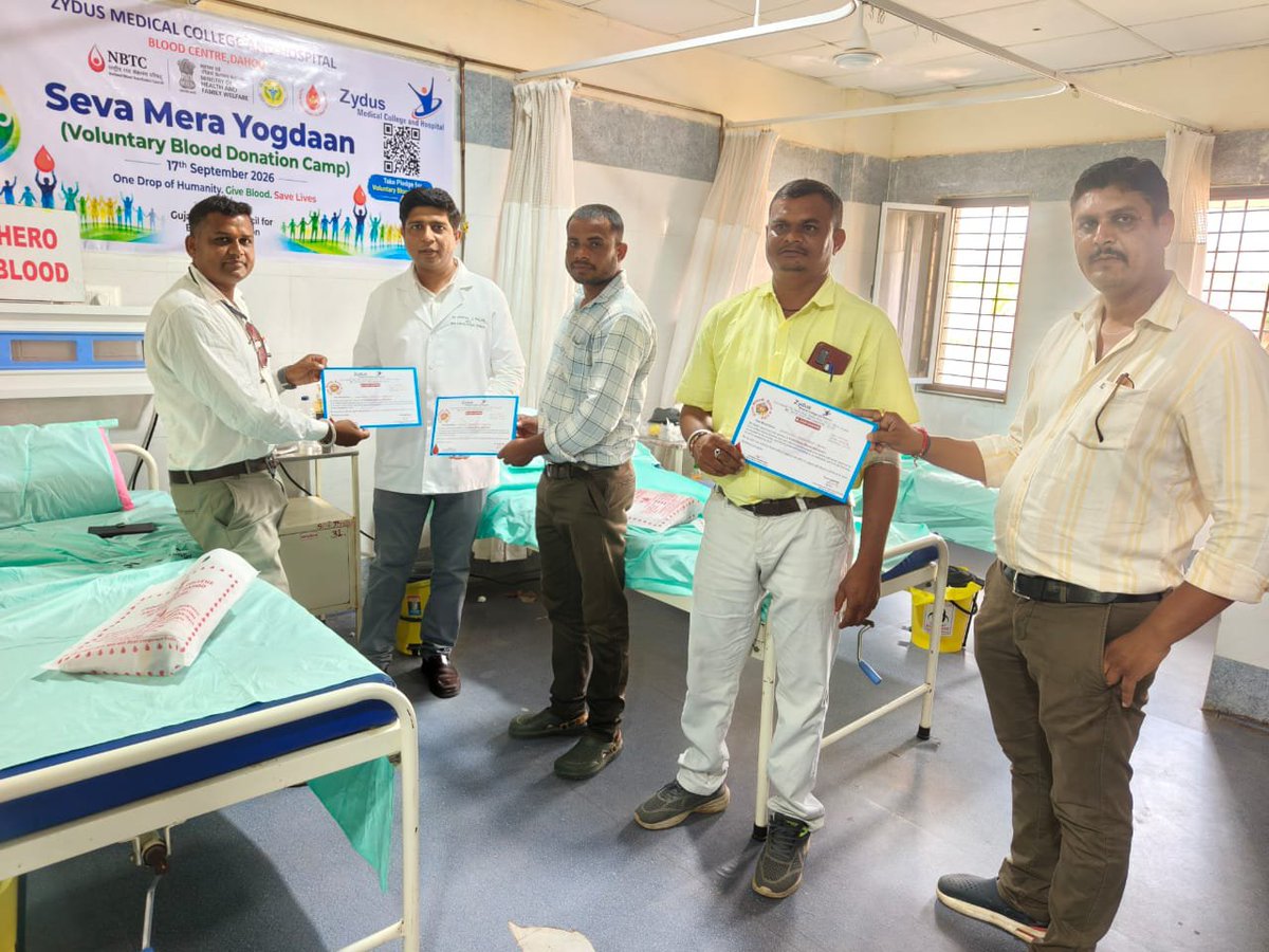 HealthDahod's tweet photo. *સબ ડિસ્ટ્રિક્ટ હોસ્પિટલ ઝાલોદ ખાતે સ્વૈચ્છિક રક્તદાન શિબિર સંપન્ન: આરોગ્ય કર્મચારીઓએ રક્તદાન કરી “રક્તદાન એ જ મહાદાન”નો સંદેશ આપ્યો*
@CMOGuj
 @DahodDdo 
@CollectorDahod 
@NHMGujarat 
@HealthDeptGuj https://t.co/DOcujuFUso