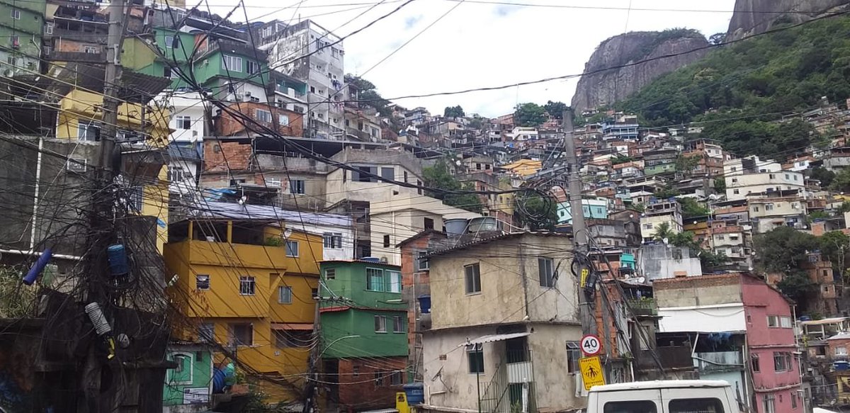 _Rowlf's tweet photo. Le pape peut visiter les favelas de Rio de Janeiro mais il ne peut pas traverser #Bondy en Seine-saint-Denis.
Trop dangereux. https://t.co/OV3sEJZ5tC
