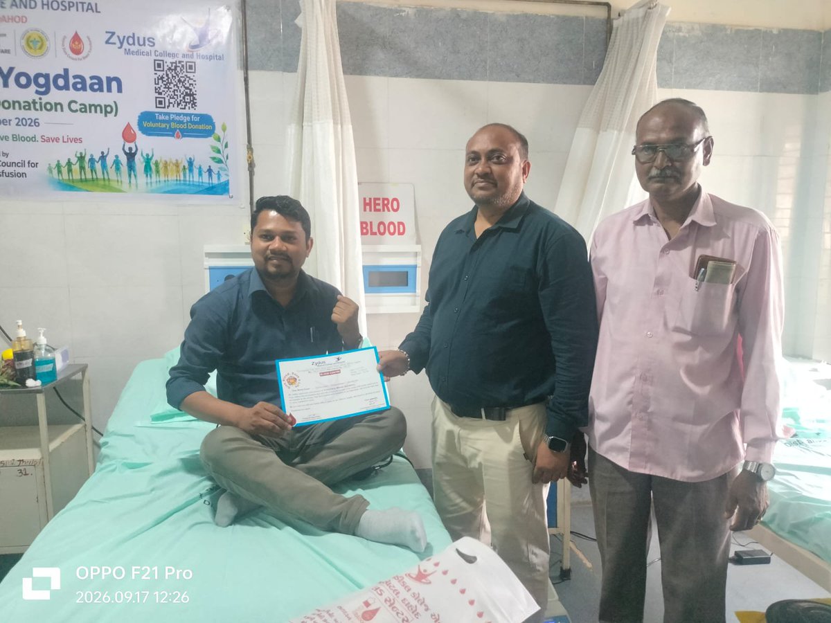 HealthDahod's tweet photo. *સબ ડિસ્ટ્રિક્ટ હોસ્પિટલ ઝાલોદ ખાતે સ્વૈચ્છિક રક્તદાન શિબિર સંપન્ન: આરોગ્ય કર્મચારીઓએ રક્તદાન કરી “રક્તદાન એ જ મહાદાન”નો સંદેશ આપ્યો*
@CMOGuj
 @DahodDdo 
@CollectorDahod 
@NHMGujarat 
@HealthDeptGuj https://t.co/DOcujuFUso