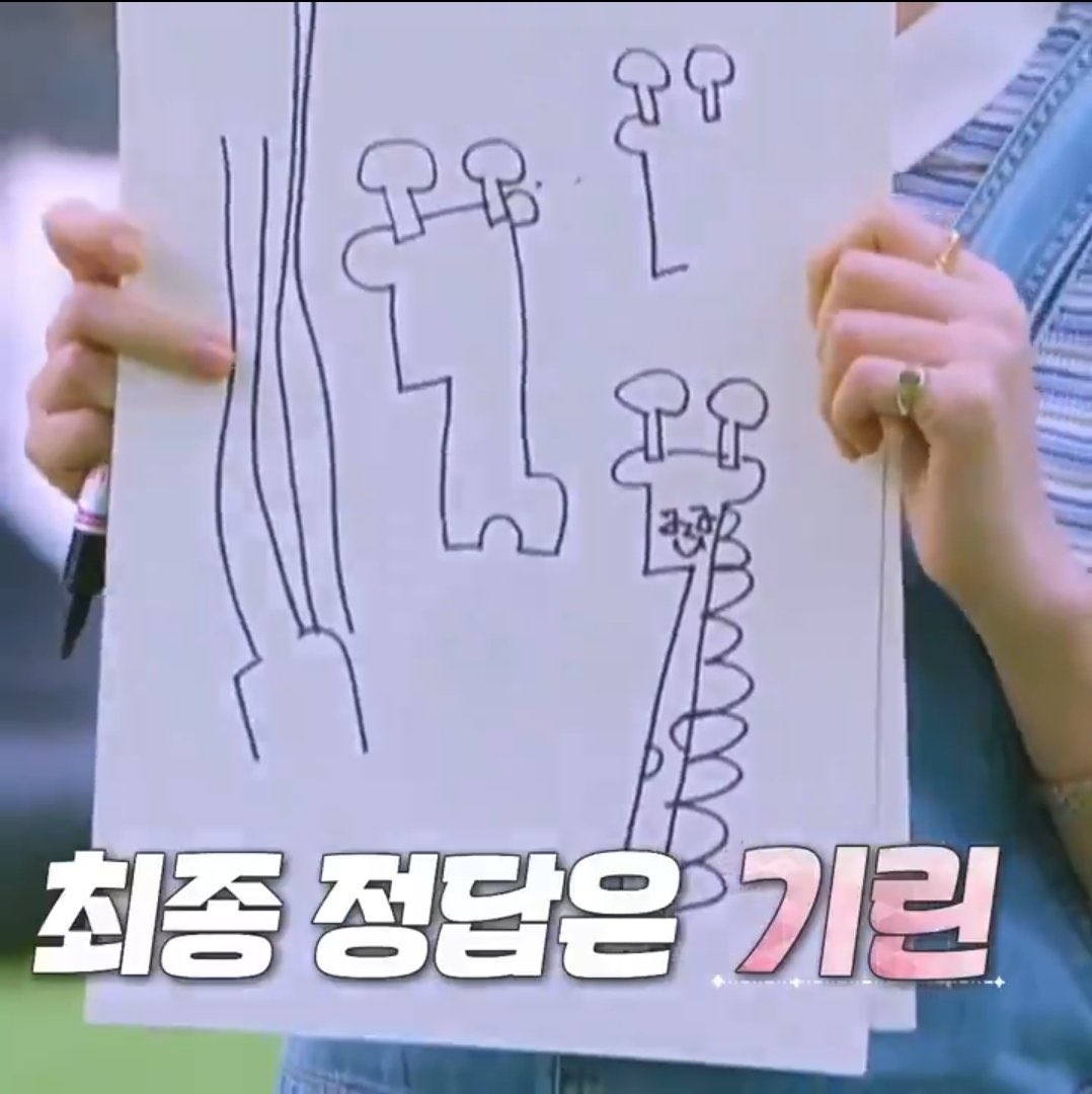 jisoomars's tweet photo. jisoo kills me man cuz how can you do watercolour art so well but cant draw for shit im so confused😭 https://t.co/fLJp8Wi64l