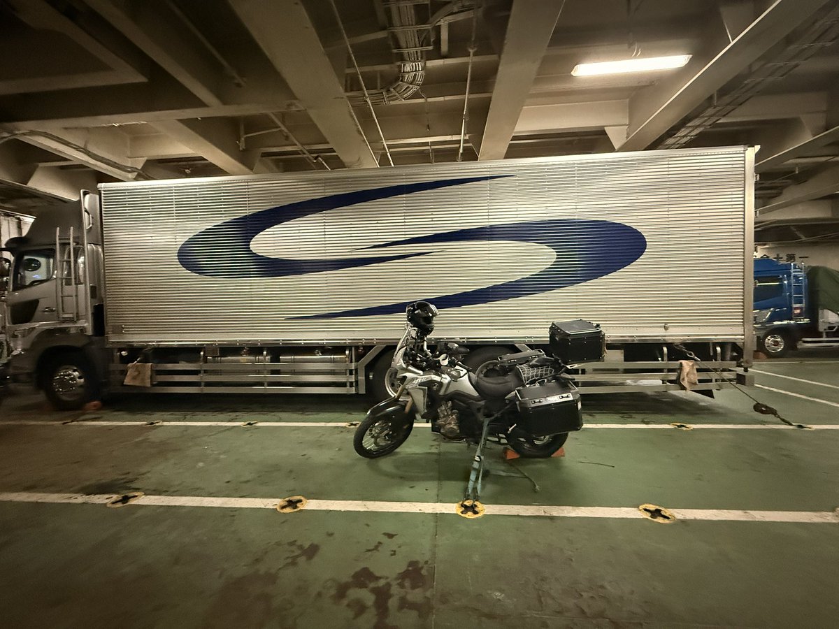 WR_BANDIT's tweet photo. シーズン最後の北海道ツーリング終了。
苫小牧→八戸のシルバーフェリー🛳️

バイクは私だけでした。 https://t.co/nzZ2kZa2Xb