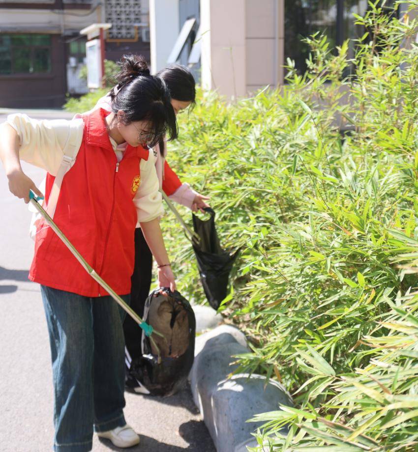 peacu969855's tweet photo. Join our neighborhood clean-up this Sat 9AM at Central Park! Gloves u0026 snacks provided—bring a friend, let’s spruce up our community together! https://t.co/d20IVPL3HK