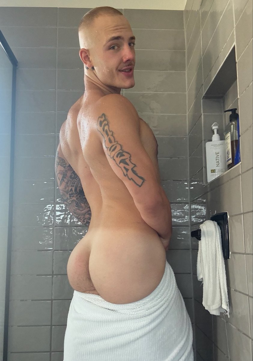 seanmichealof's tweet photo. Be honest, would you shower with me? https://t.co/AMFCvpx9ru