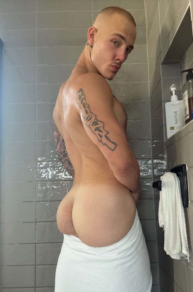 seanmichealof's tweet photo. Be honest, would you shower with me? https://t.co/AMFCvpx9ru