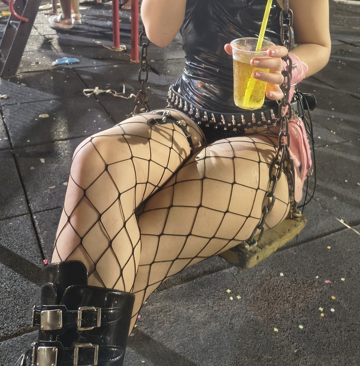 SraKittyh's tweet photo. Que tal deixas as minhas coxas e a minha bunda controlarem a sua vida?

Findom • Domme https://t.co/x1X65yUCeQ