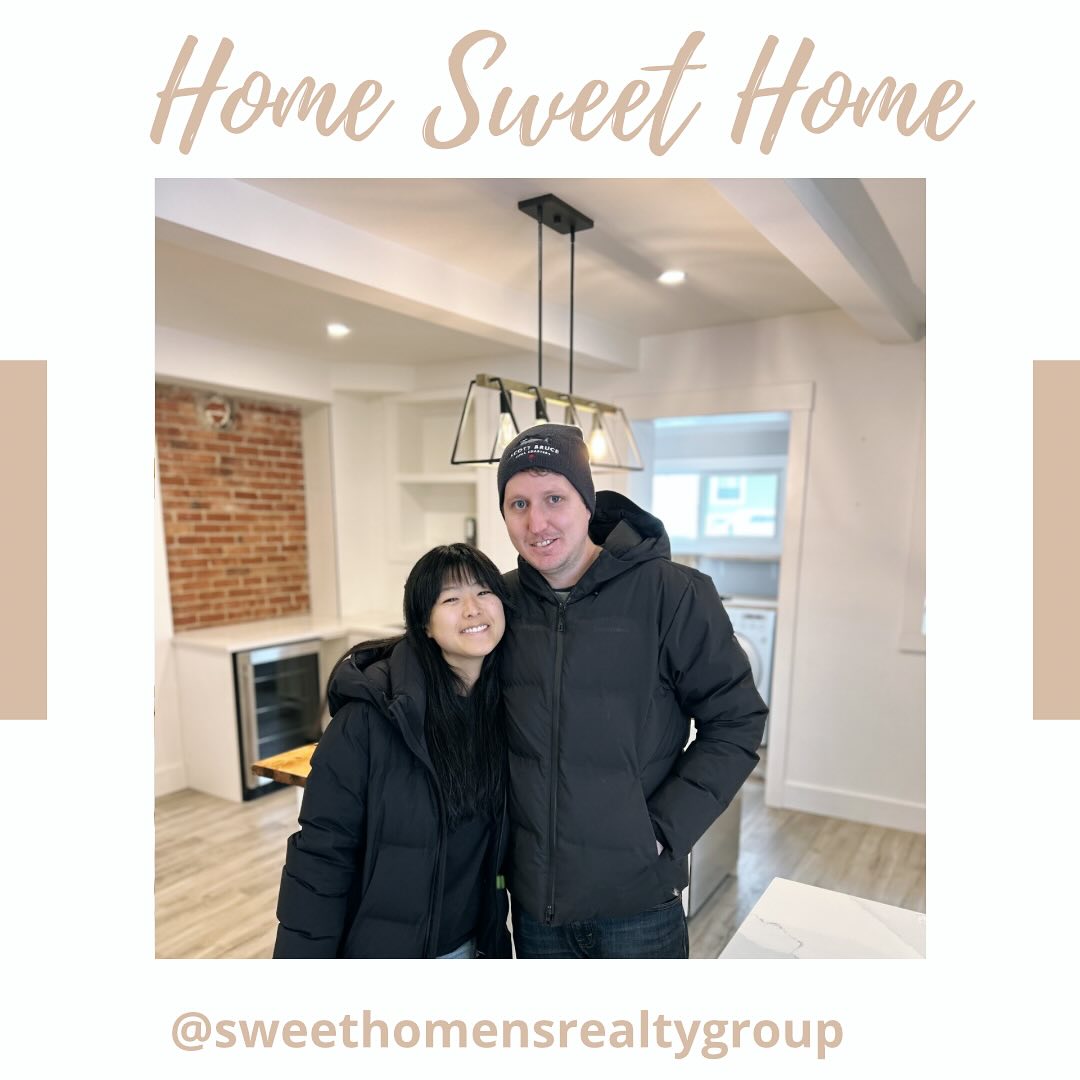 EasterVanw7wg's tweet photo. Closing day! Our first-time home buyers, A &amp; C, braved the cold to unlock the warmest feeling: homeownership. After all the planning, searching, and paperwork, they finally have a place to call their own. Wishing them many cozy nights and happy https://t.co/sSreBnMvKV